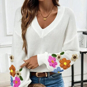 White Casual Women's V-Neck Stereo Hook Flower Lantern Sleeve Pullover Sweater